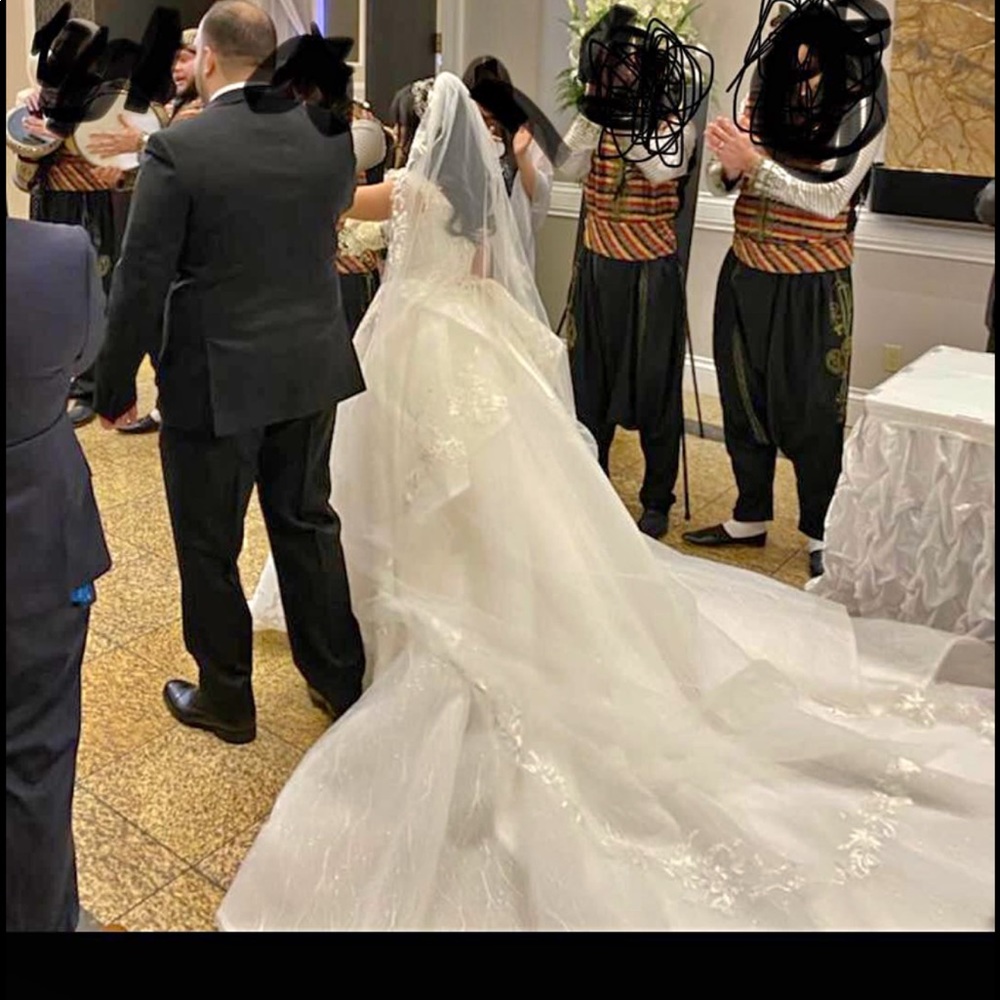 Huge Cinderella wedding dress in perfect condition (corset back!)